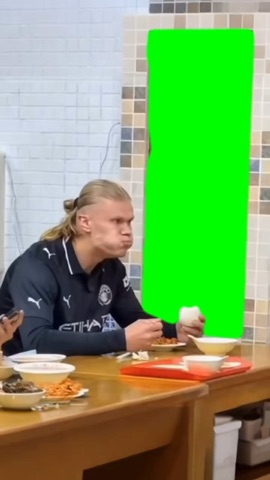 Haaland Eating green screen