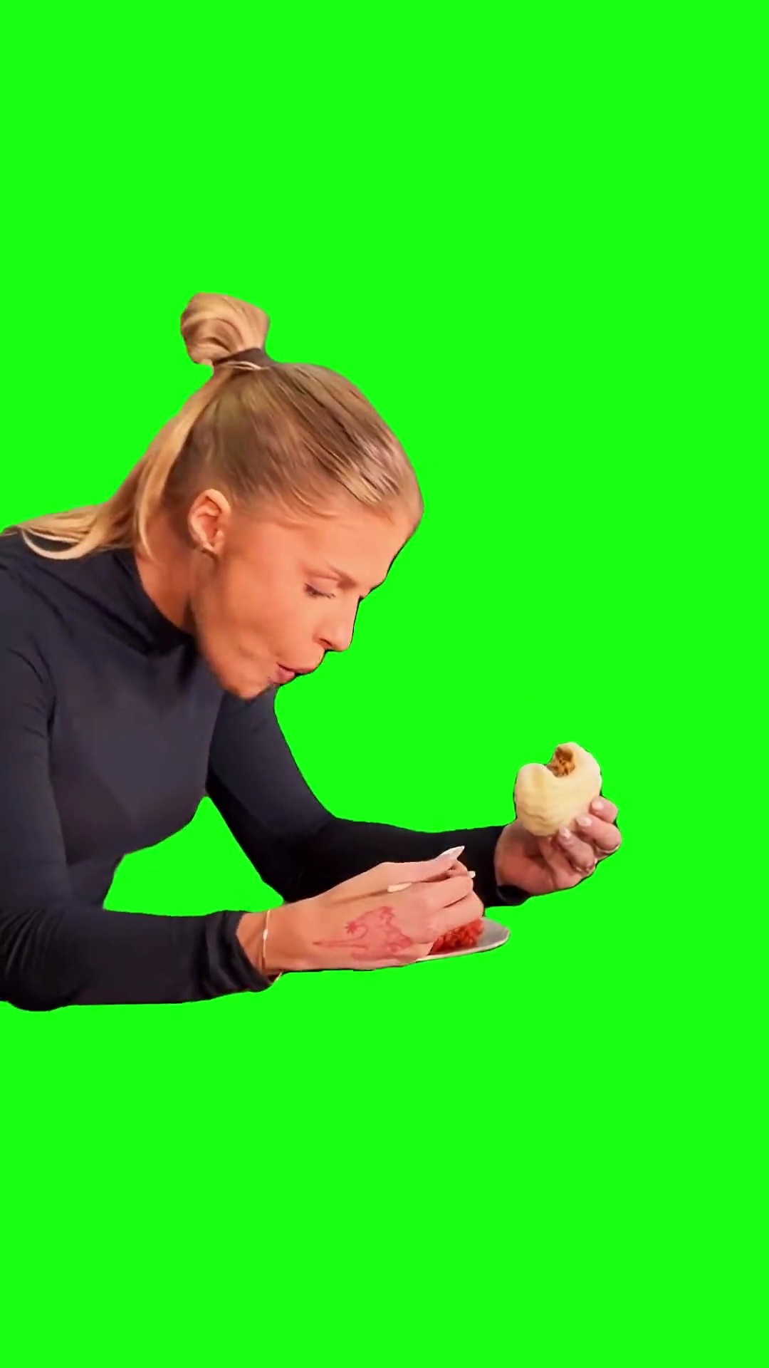 Louisa Sonza Recreates Erling Haaland’s Famous