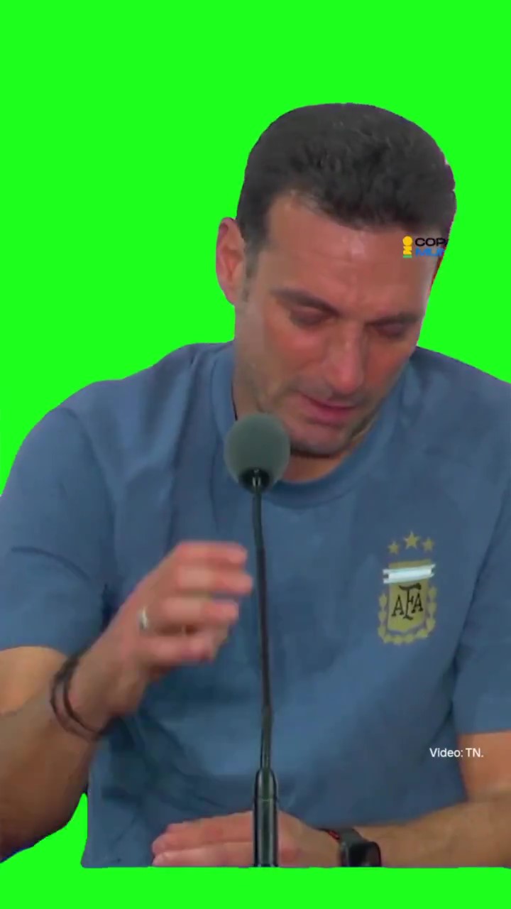 Scaloni Crying green screen