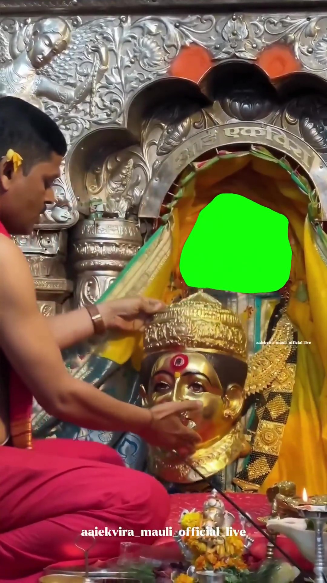 Statue face reveal green screen